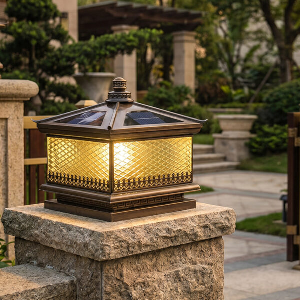 All-Copper Upturned-Eave Solar Post Top Light for Villa Gate and Garden