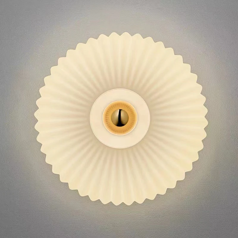 Nordic Retro LED Wall Lamp with Round Glass Shade for Living Rooms Bedrooms Corridors Foyer Living Room Feature Hotel Bedside
